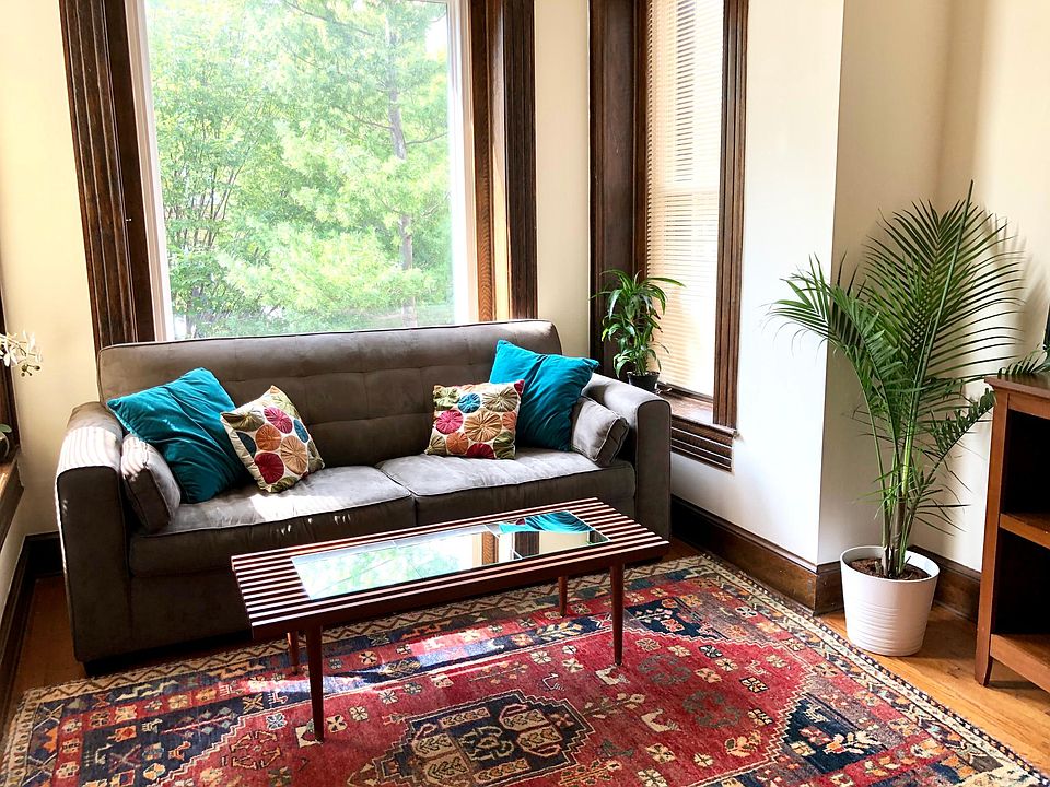 The living room features various accents complemented by Vic