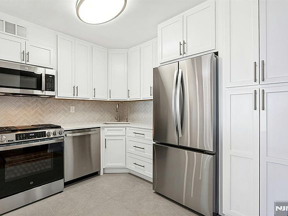 4th image of 2000 Linwood Avenue #14D