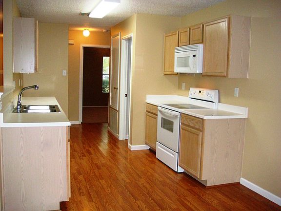 3rd image of 2713 Kernville Dr