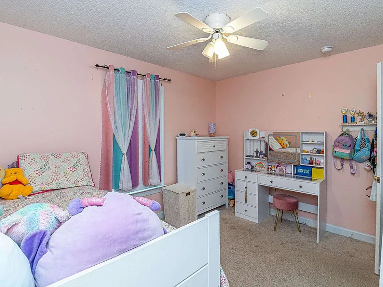 200 Ashworth Dr — Photo 10