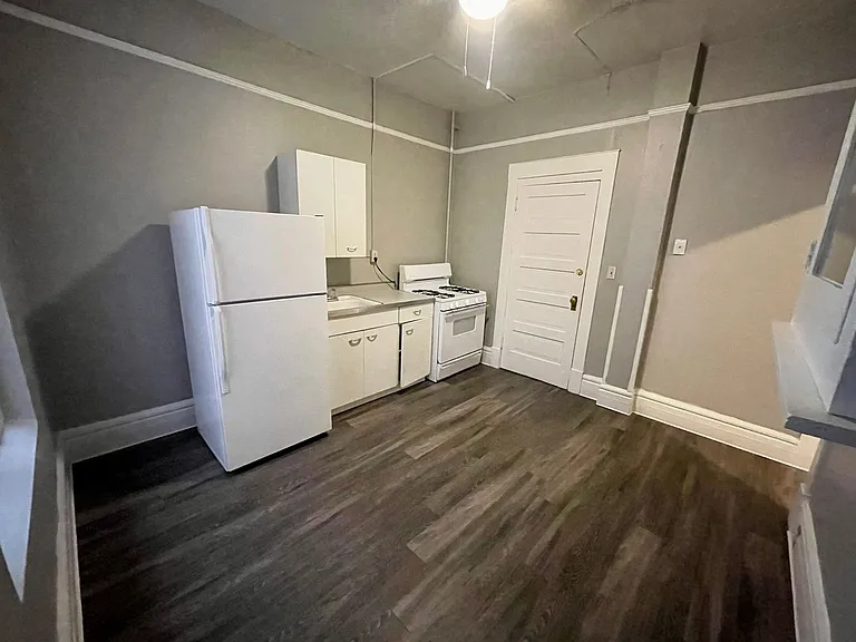 106 S Cedar St — Photo 5