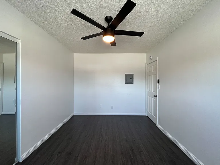 1335 Stanley Ave — Photo 7