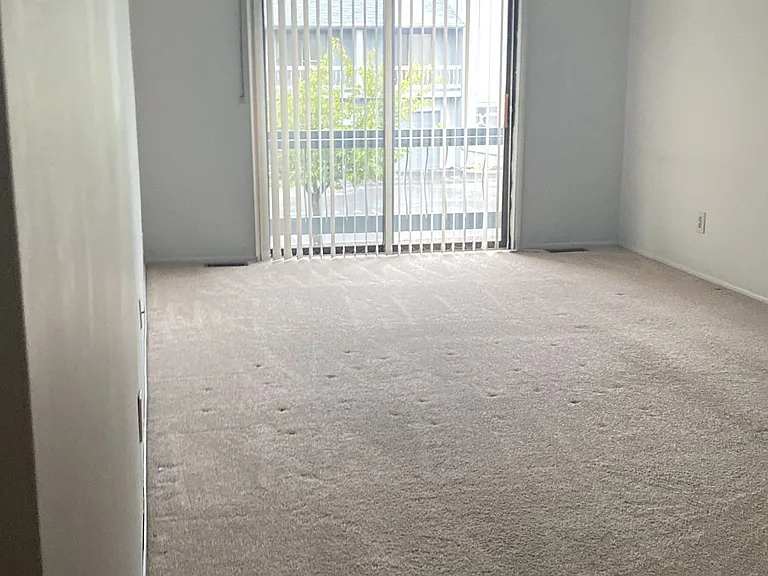 32 Linda Ln — Photo 2