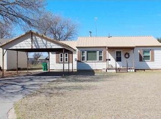429 E Iowa St, Walters, OK 73572
