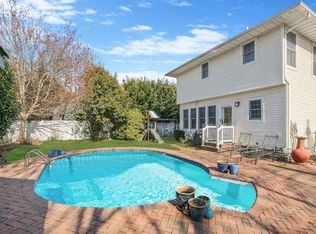 11 Bohack Ct, Sayville, NY 11782