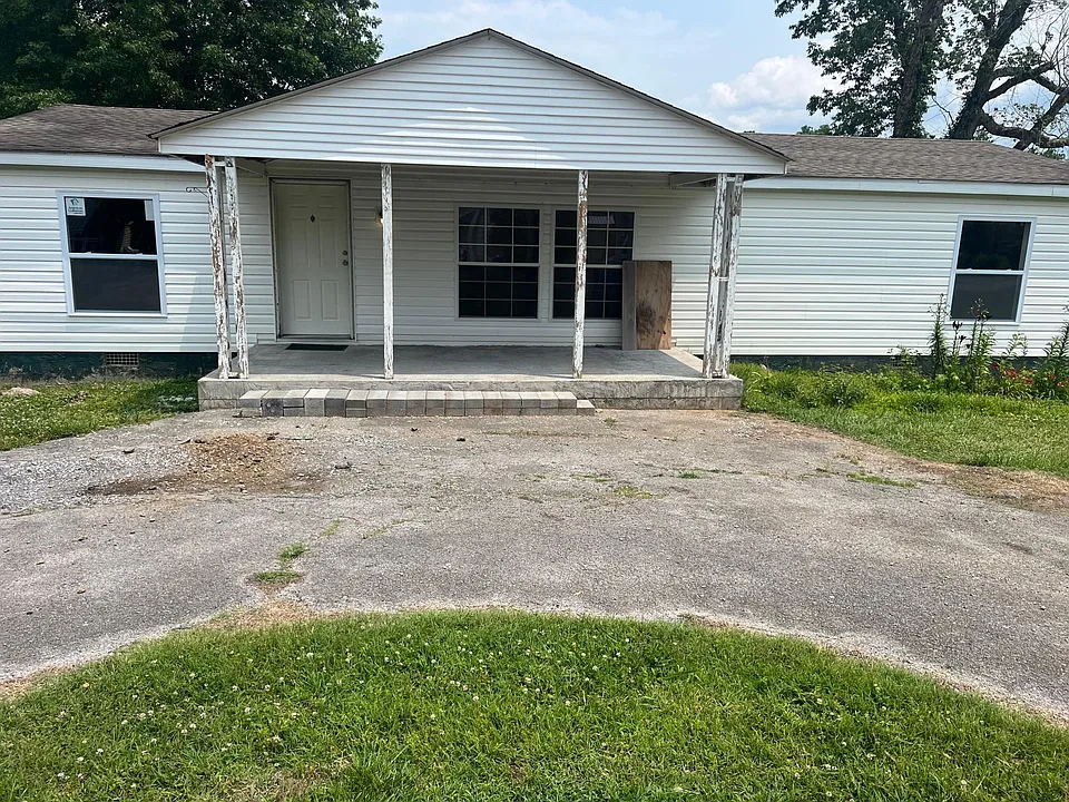 1704 Young Ave