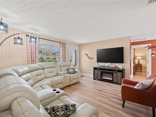105 S Bahama Ave, Marco Island, FL 34145