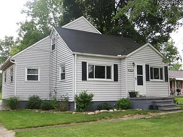 763 E Paige Ave photo 1