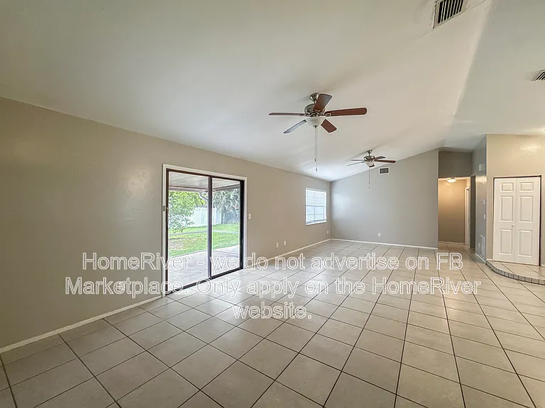 1720 SW 3rd Pl — Photo 7
