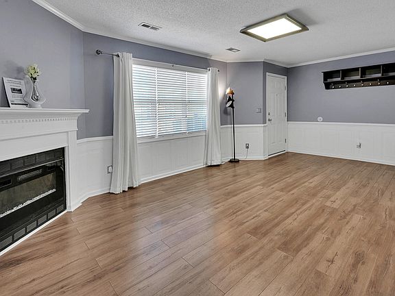3rd image of 3923 Sterling Pointe Drive #Mm4