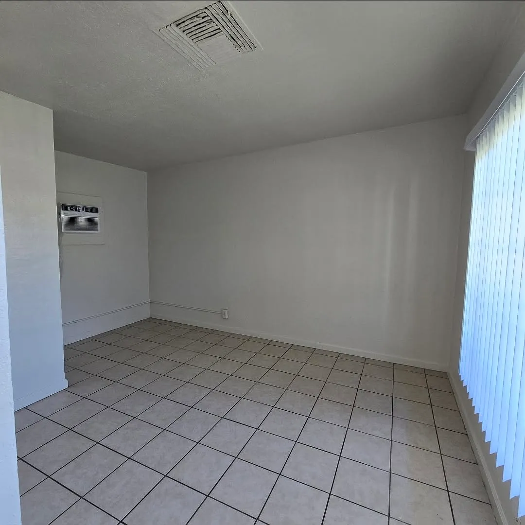 Studio, $895 — Photo 2