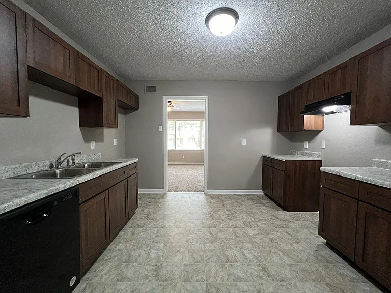 3614 Hallbrook St — Photo 4
