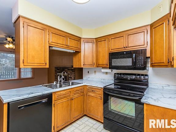 3rd image of 2533 N Rockwood Dr