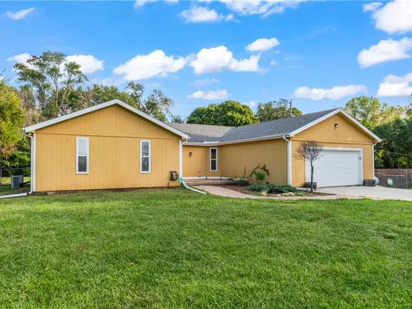 18120 W 191st St, Spring Hill, KS 66083