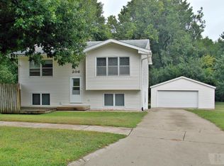 206 Plaza Heights Rd, Marshalltown, IA 50158
