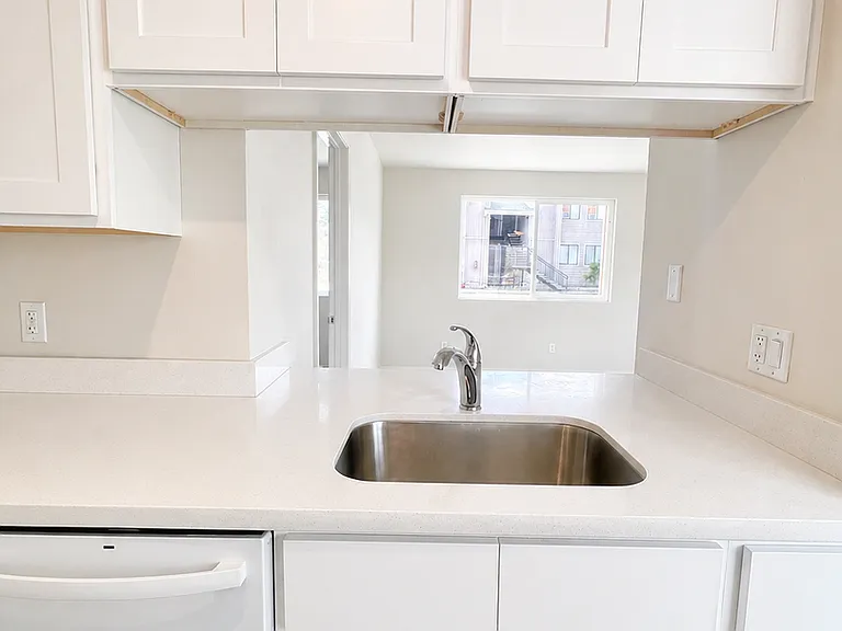 Moraine View Apartments — Photo 11