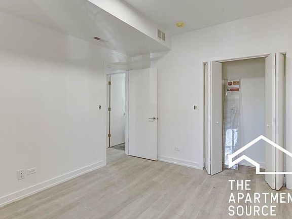 4th image of 4941 N Saint Louis Ave #3N