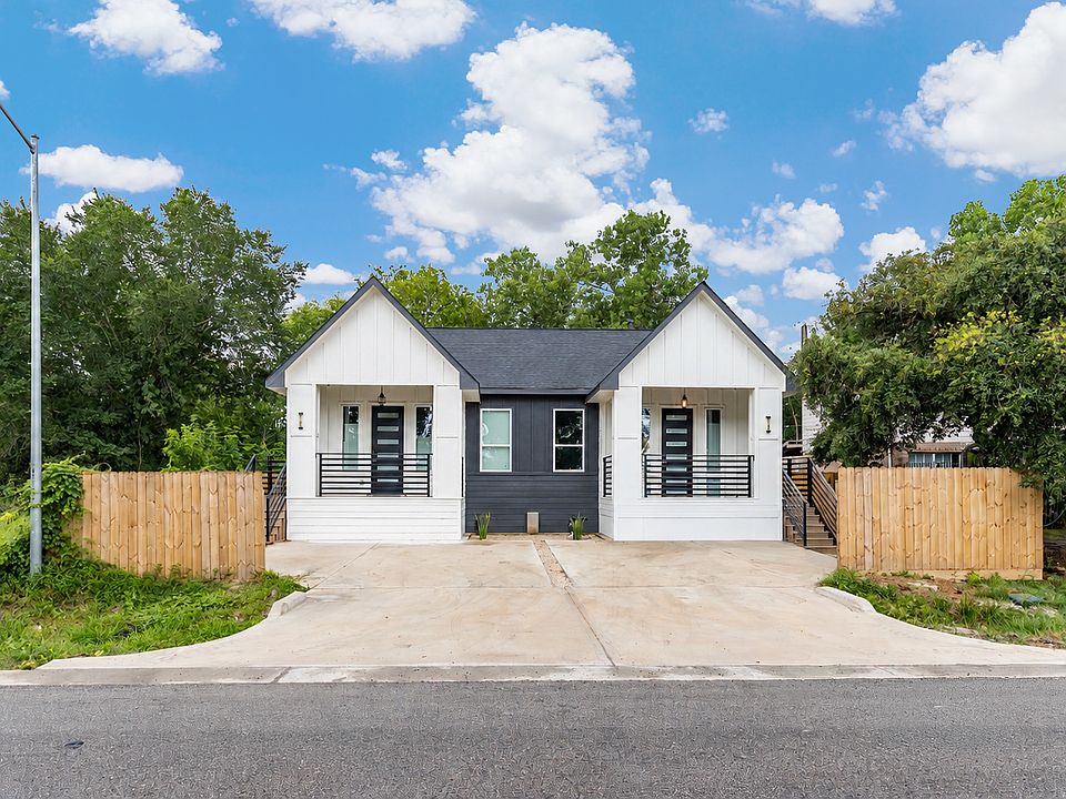 _Ranch - Single Story Build
_3 bed/2 bath
_New build as of 2025
_2 driveway spots for parking
_King, Queen and Queen beds
_Every room has a closet and dresser
_Washer/Dryer on site