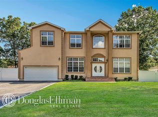 17 Lillian Rd, Nesconset, NY 11767