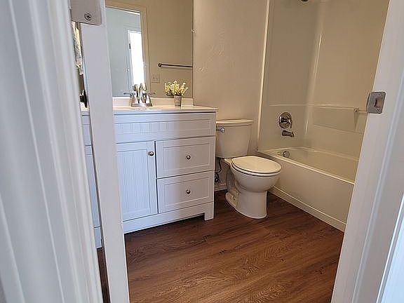 Hall full bath