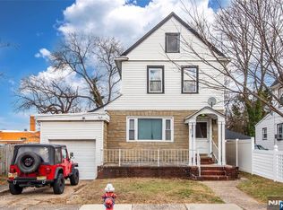 31 Robinson St, Teaneck, NJ 07666