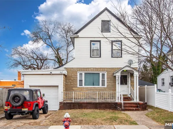 31 Robinson St, Teaneck, NJ 07666