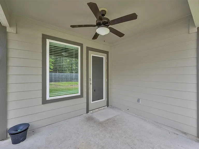 14213 Wonder Lake Ln — Photo 23