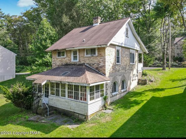 90 Oak St, Delaware Water Gap, PA 18327