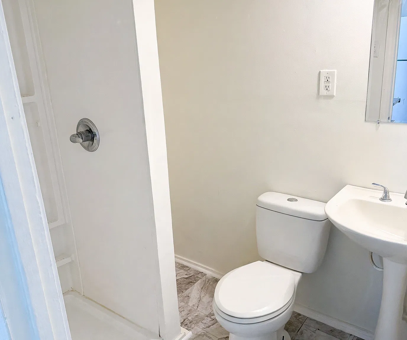 1 bed, 1000 sqft, $1,200 — Photo 4