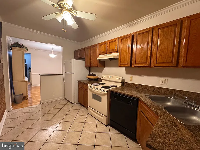 1009 W Fayette St — Photo 3