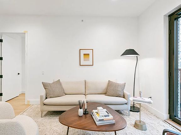 5th image of 260 Gold St APT 814