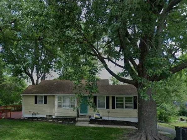 9800 Plymouth Ln, Raytown, MO 64133