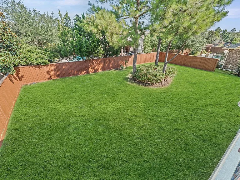 7 N Beech Springs Cir — Photo 28
