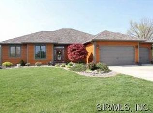 8737 Wildewood Dr, Worden, IL 62097