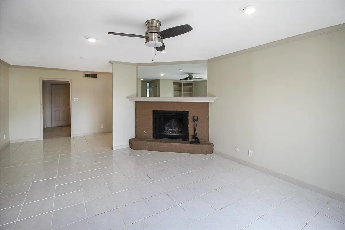 Building Photo - 821 S Ripple Creek Dr #1