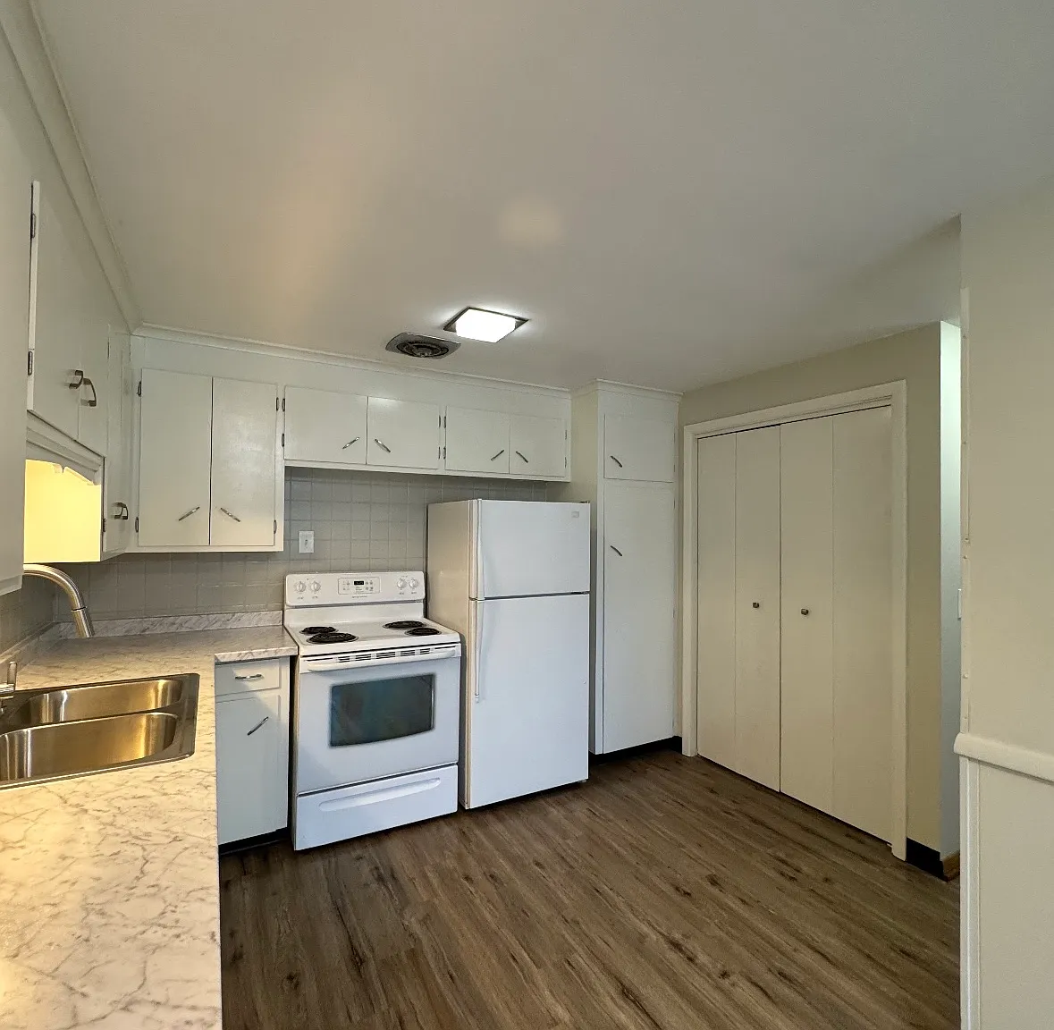 1015 Wehrle Dr — Photo 3
