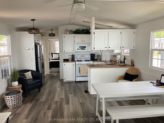 4th image of 83 Wyldewood Bch