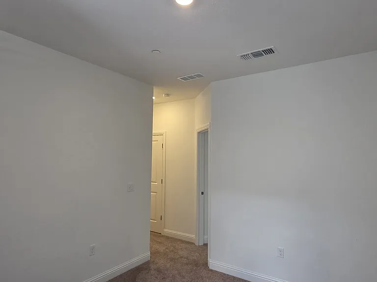 1505 Harvard Way — Photo 8