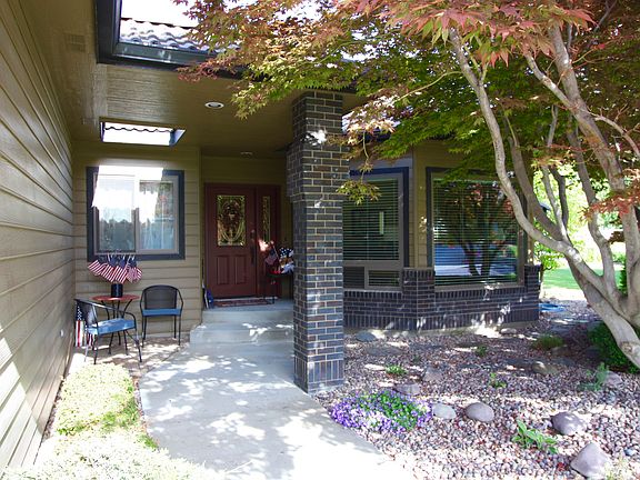 Entry walkway