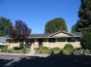 808 NE Clyde Pl, Grants Pass, OR 97526