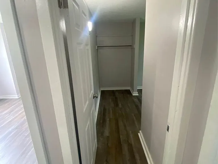 50-60 Longfellow Ct — Photo 12