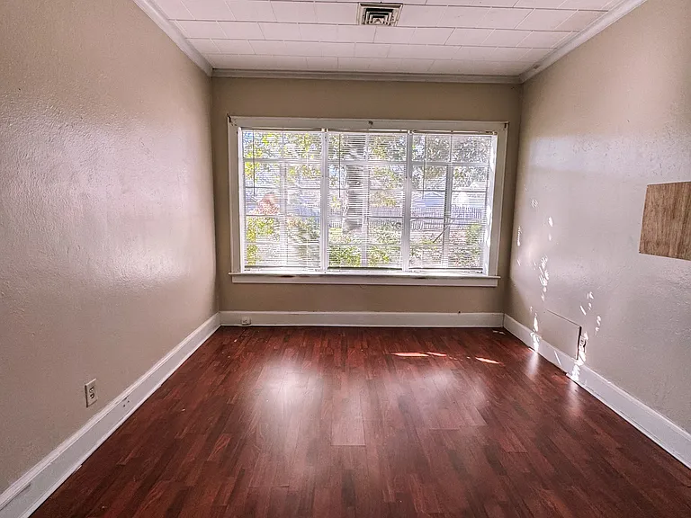 906 Julia St — Photo 6