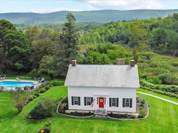 402 Middle Pownal Road, Bennington, VT 05201