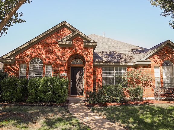 2nd image of 10912 Robincreek Ln