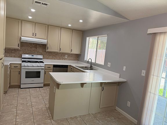4th image of 169 Peppertree Way
