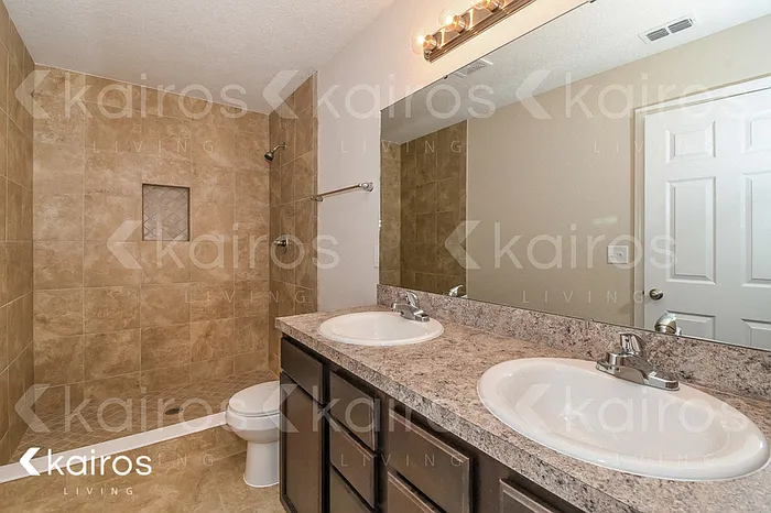 1336 Lake Shore Blvd — Photo 8