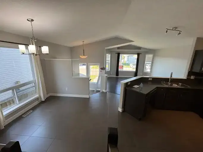 3 bed, 1.0 bath, 1000 sqft, $1,700 — Photo 4