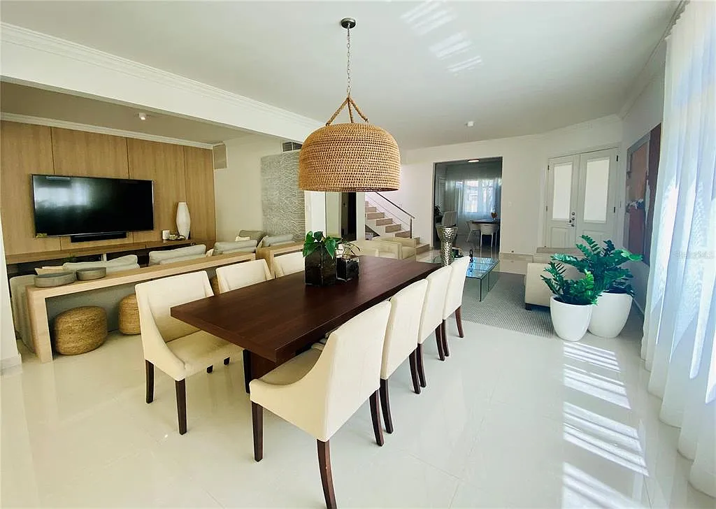 3 bed, 4.0 bath, 3245 sqft, $22,000 — Photo 3