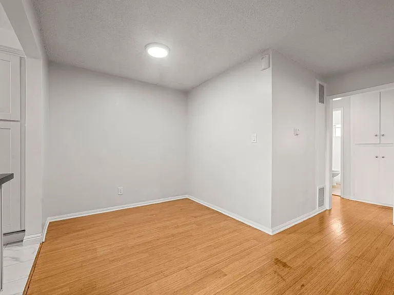 607 N Flores St — Photo 11