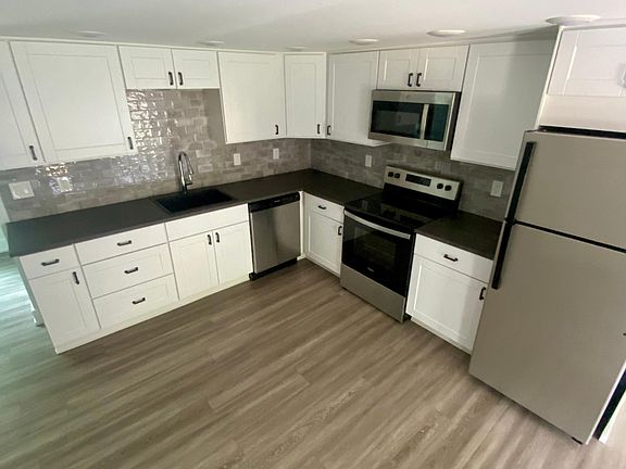 5th image of 136 Starr St Floor 3